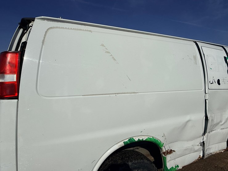 2004-chevrolet-3500-image-21