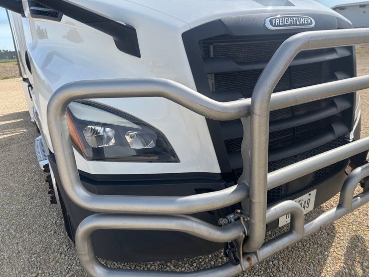 2022-freightliner-cascadia-126-image-25