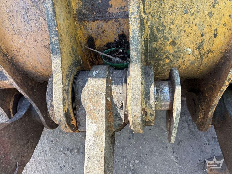 2014-deere-644k-image-9