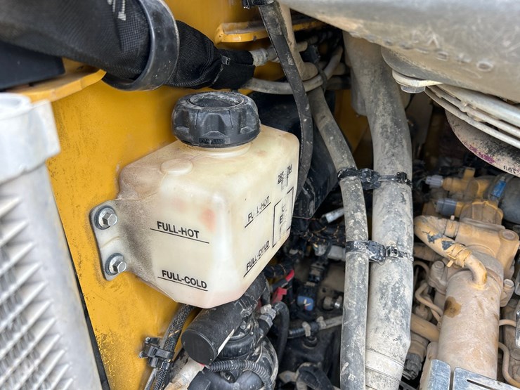 2022-caterpillar-262d3-image-35