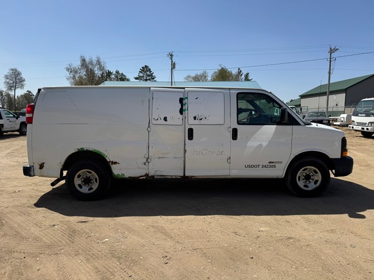 2004-chevrolet-3500-image-6