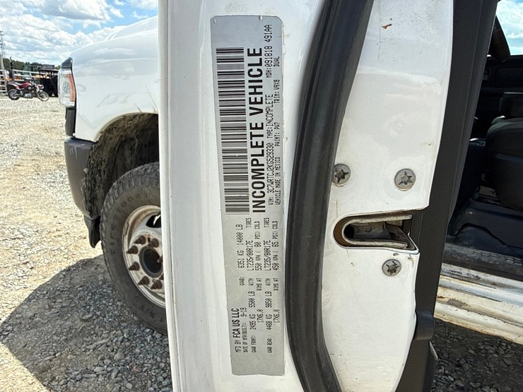 2019-dodge-3500-image-61