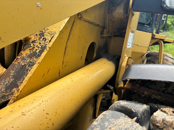 caterpillar-928g-image-75
