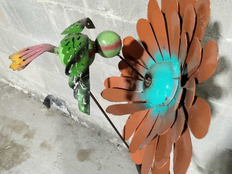 #31-•-metal-yard-art---hummingbird-w/-orange-flower-image-4