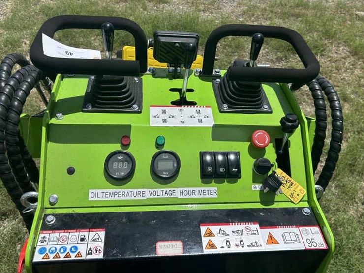 #49-•-mini-skid-steer-loader---ft36c---gas-image-9