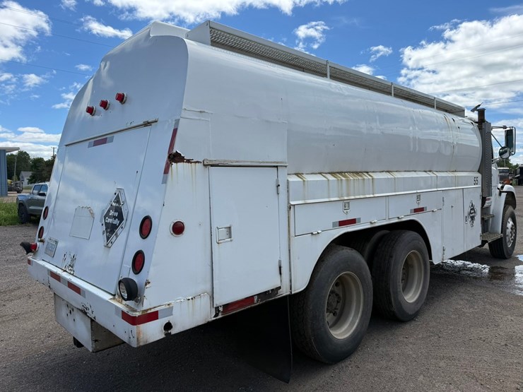 #1361-•-1995-freightliner-fuel-truck-image-33
