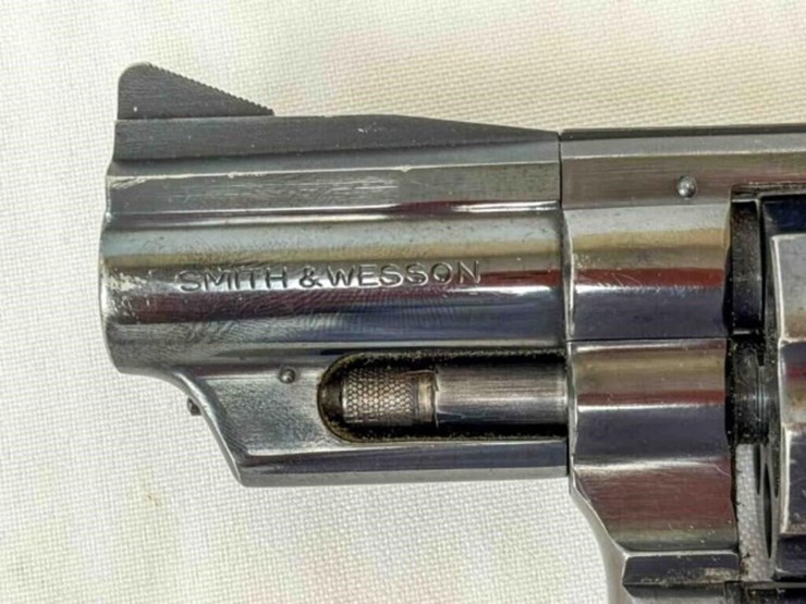 smith-&-wesson-revolver-image-2