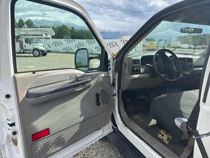 2001-ford-f350-image-25