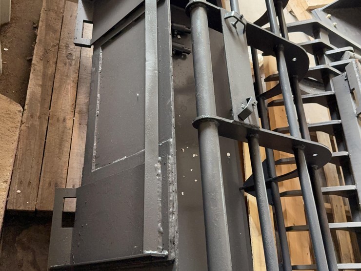 attachments-international-bucket-and-grapple-image-2