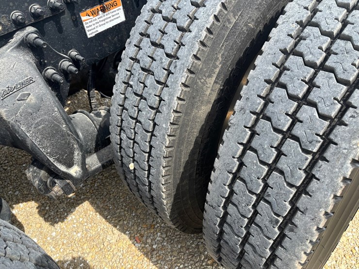2021-freightliner-cascadia-126-image-99