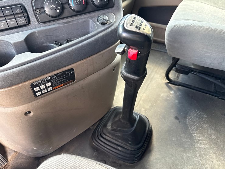 #60944-•-2016-freightliner-125-sleeper-cab-truck-tractor-image-79