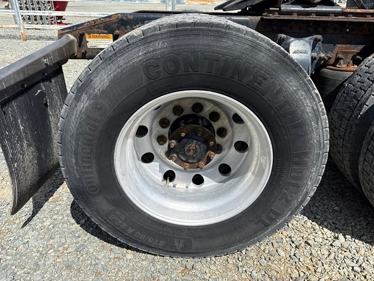 #60944-•-2016-freightliner-125-sleeper-cab-truck-tractor-image-86