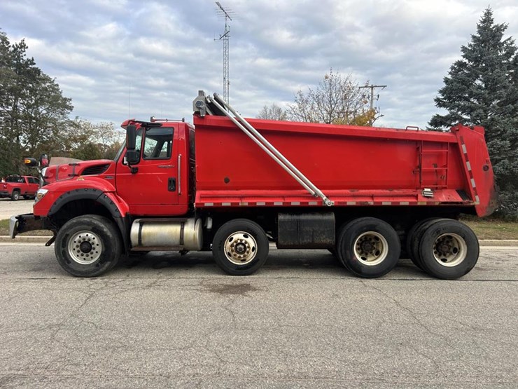 #1451-•-2013-international-workstar-tri-axle-dump-truck-image-2