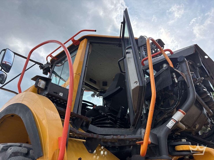 2020-volvo-a25g-image-30