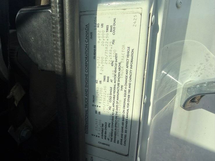 #1401-•-2005-international-9400i-6x4-sleeper-cab-truck-tractor-image-91