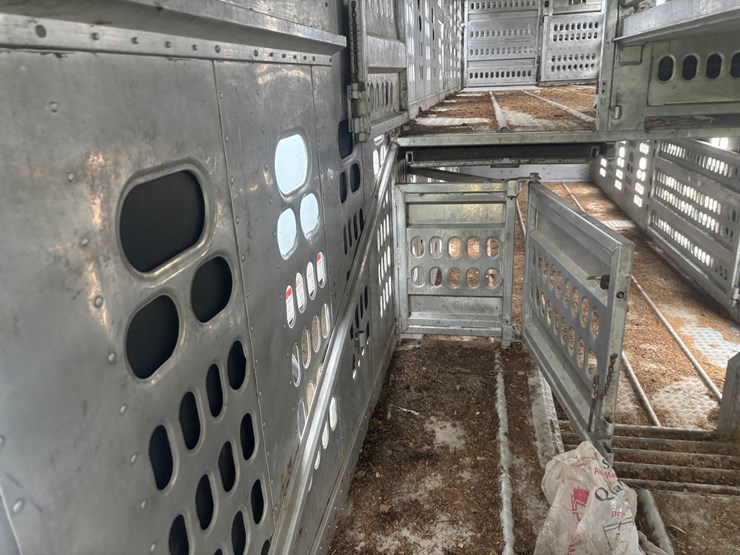#2150-•-2017-barrett-53'-cattle-semi-trailer-image-31