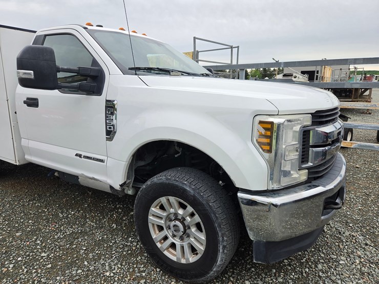 2019-ford-f350-xlt-image-17