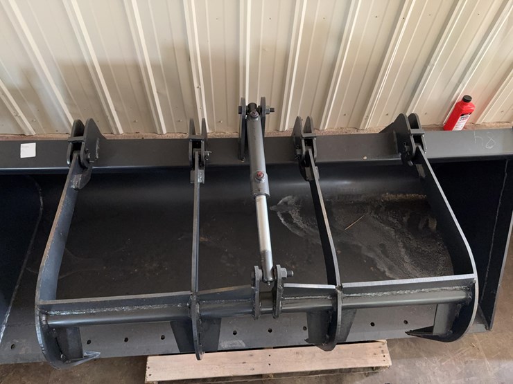 attachments-international--bucket-and-grapple-image-3