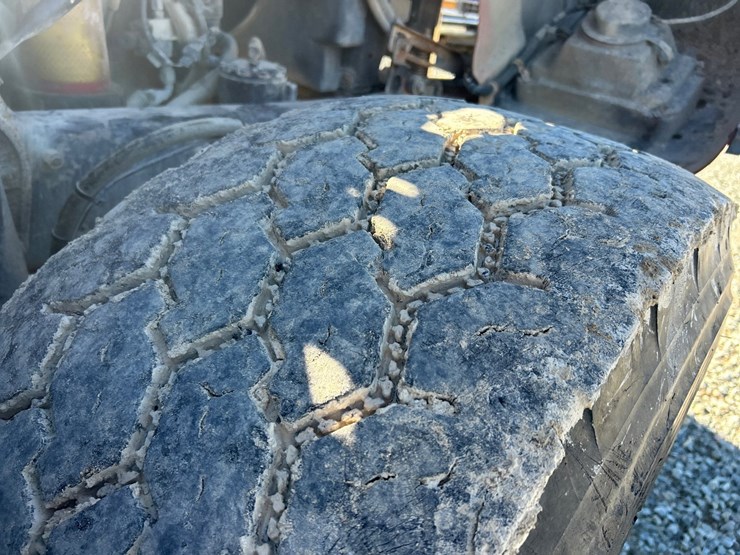 2001-mack-rd688s-image-86