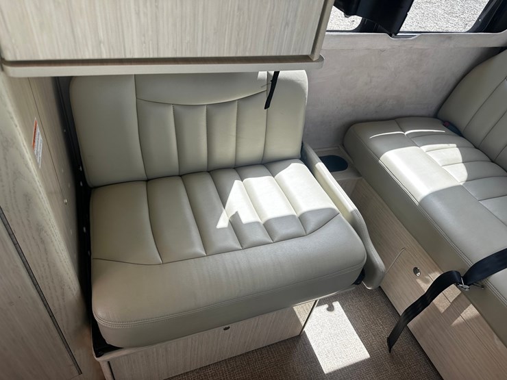 #2492-•-2014-mercedes-benz-airstream-motorhome-image-68