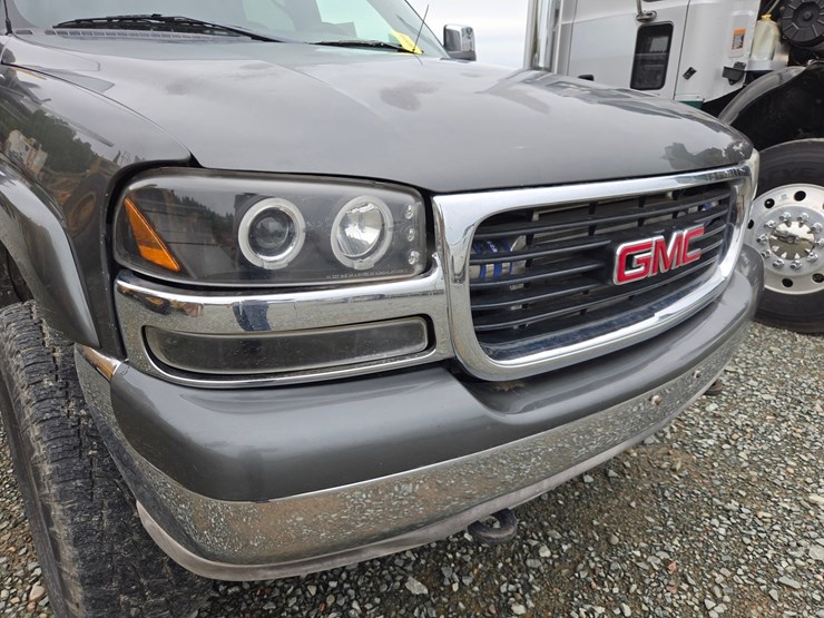 2002-gmc-1500hd-image-47