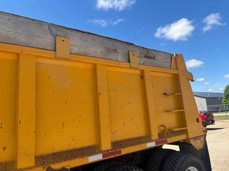 #2174-•-1984-mack-dm660-tandem-axle-dump-truck-image-57