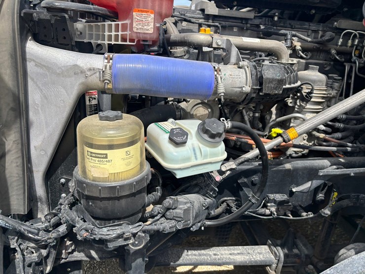 2021-freightliner-cascadia-126-image-41