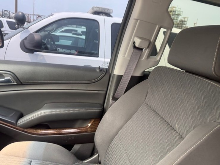 2017-chevrolet-tahoe-image-22
