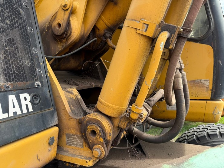 caterpillar-m318-image-26