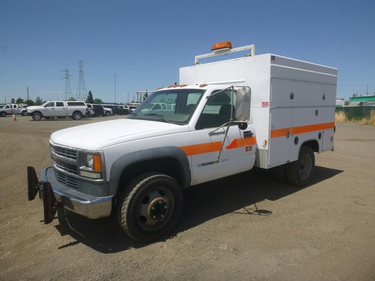 2002-chevrolet-3500-image-1