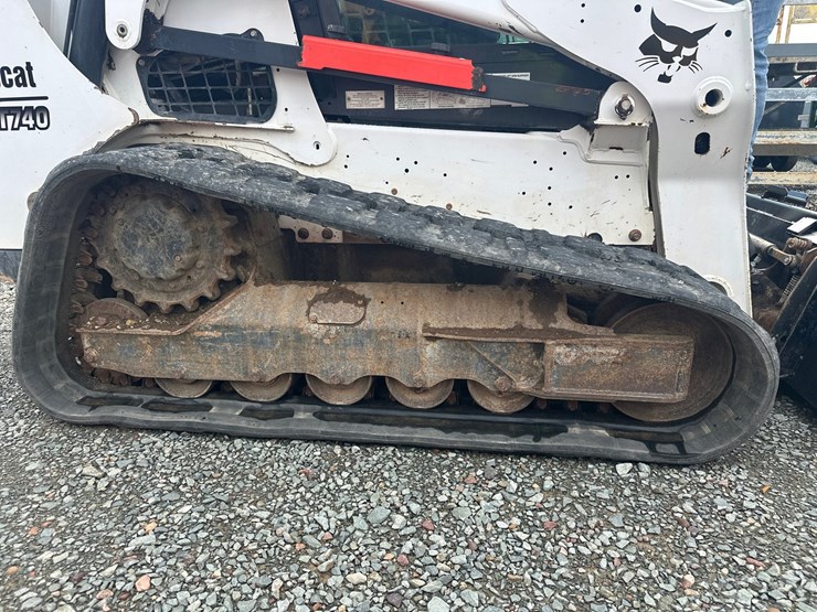 2020-bobcat-t740-image-53