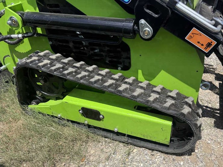 #50-•-mini-skid-steer-loader---ft36c---gas-image-5