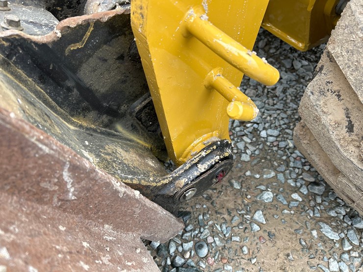 2022-caterpillar-262d3-image-15