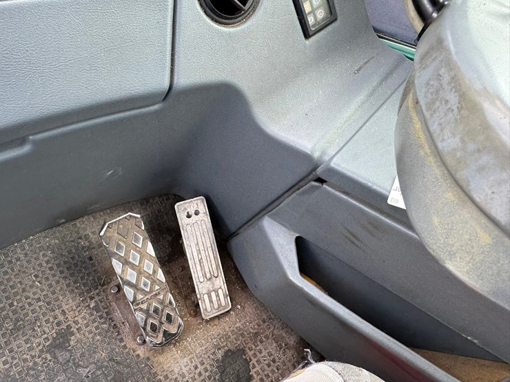 deere-1110d-image-44