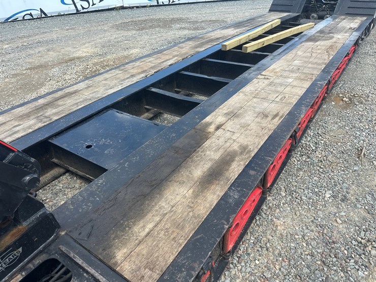#60924-•-2026-contender-tri-axle-lowboy-trailer-image-24