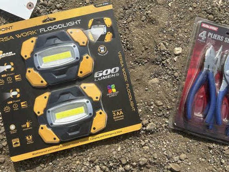 #105-•-2-pack-versa-work-floodlight-&-ultra-steel-4-pc-image-3
