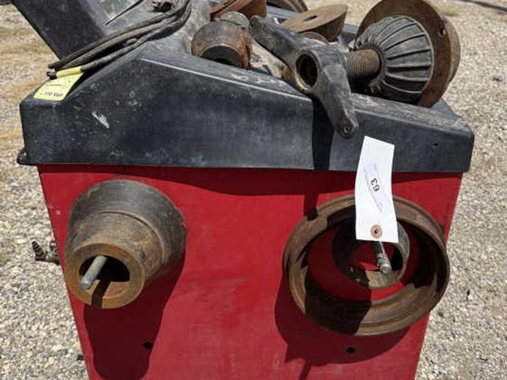 #63-•-cemb-c-211-tire-balancer-machine-image-7