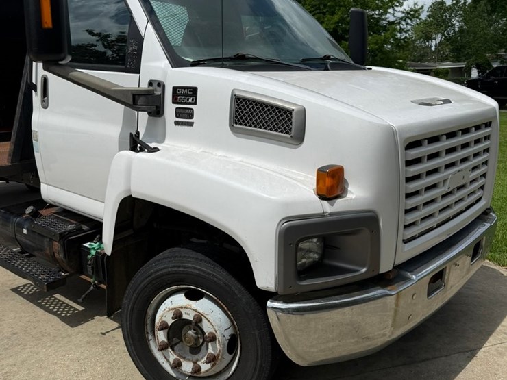 #1404-•-2006-gmc-6500-chip-box-truck-image-5