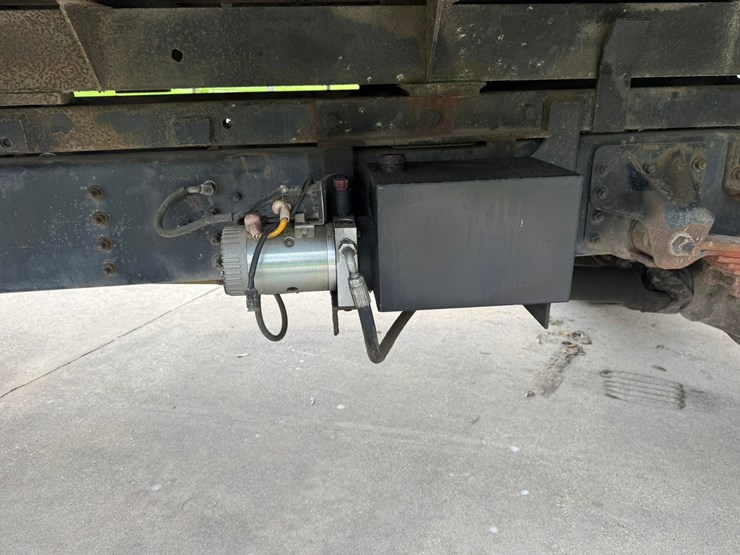 #1404-•-2006-gmc-6500-chip-box-truck-image-11