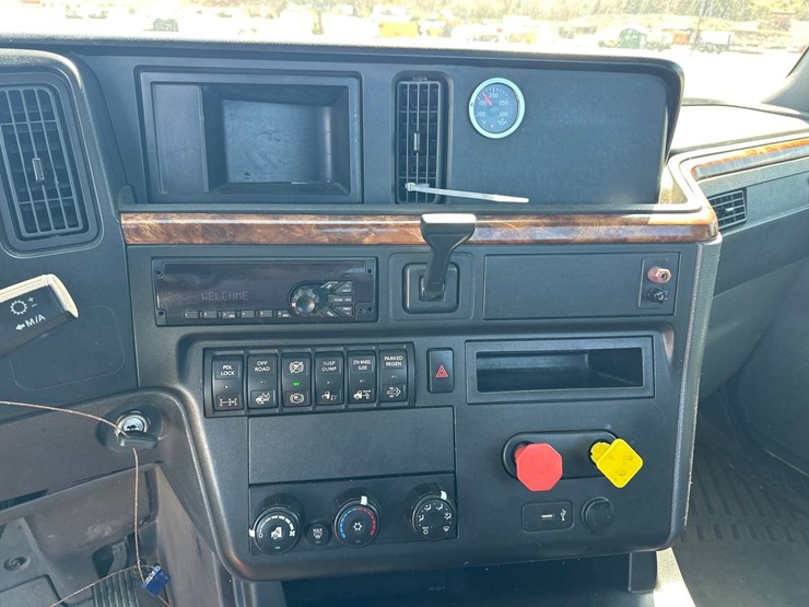 #60118-•-2019-international-rh613-day-cab-truck-tractor-image-50