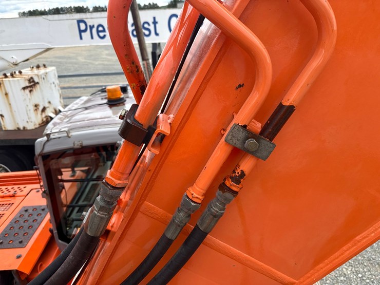 2006-hitachi-zx225-image-32