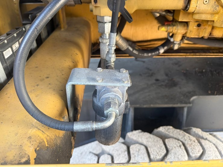 #1298-•-caterpillar-m318d-material-handler-image-32