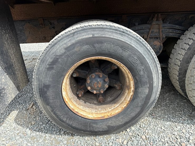 #60835-•-1991-volvo-/-gm-white-tandem-axle-storm-truck-image-82