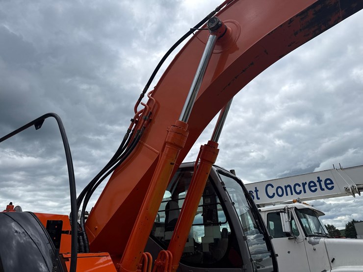 2006-hitachi-zx225-image-23