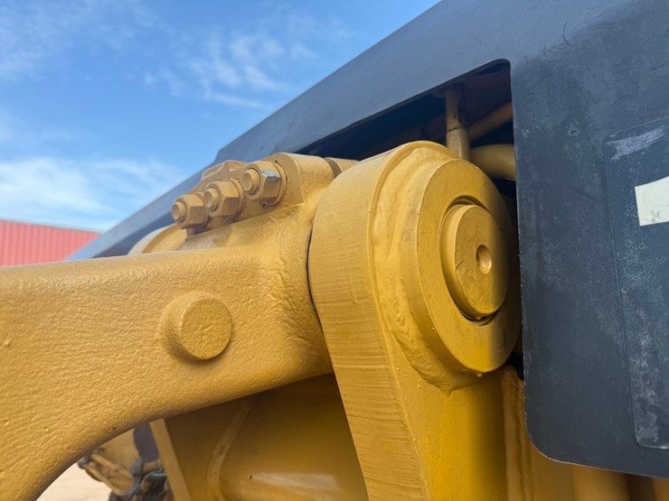 caterpillar-160m-image-82