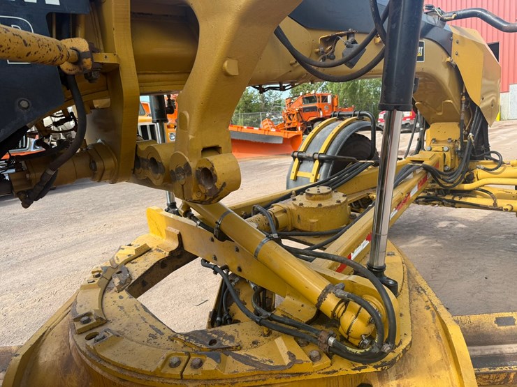 caterpillar-160m-image-162