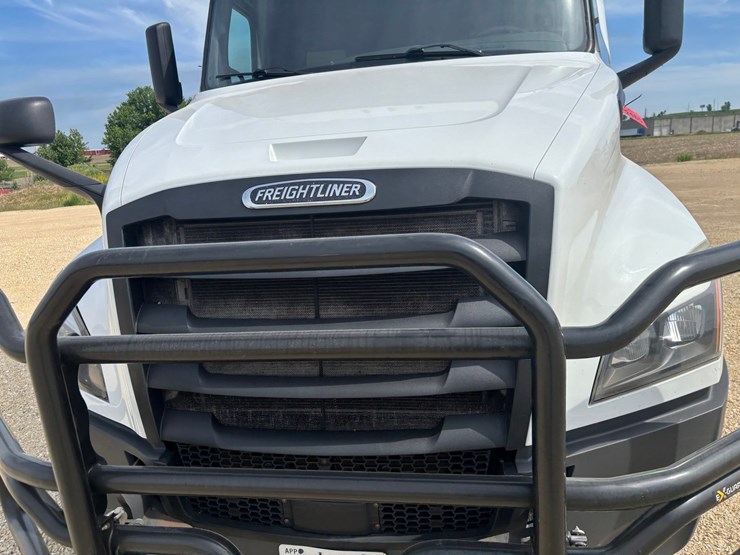 2022-freightliner-cascadia-126-image-21