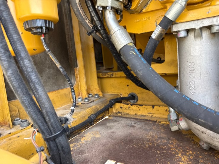 2017-caterpillar-336fl-image-33
