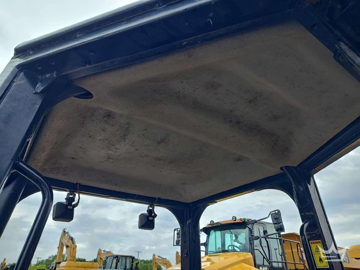 2020-caterpillar-d1-image-14