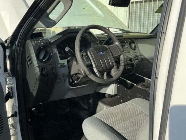 2016-ford-f550-image-26